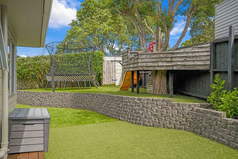 Photo of property in 1/39 Camrose Place, Glenfield, Auckland, 0629