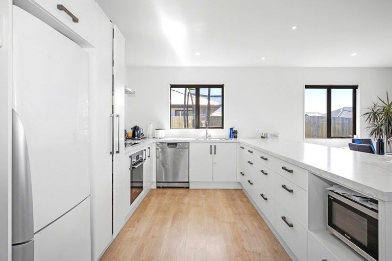 Photo of property in 10 Poipoi Place, Aranui, Christchurch, 8061