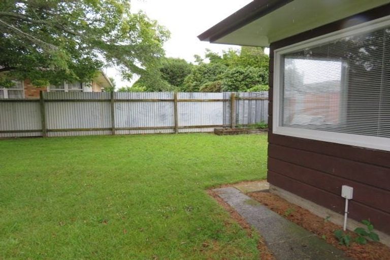 Photo of property in 2/39 Buckingham Crescent, Manukau, Auckland, 2025