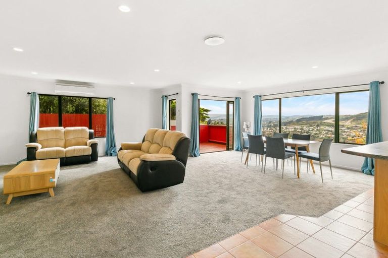 Photo of property in 5a Bishops Glen, Tawa, Wellington, 5028