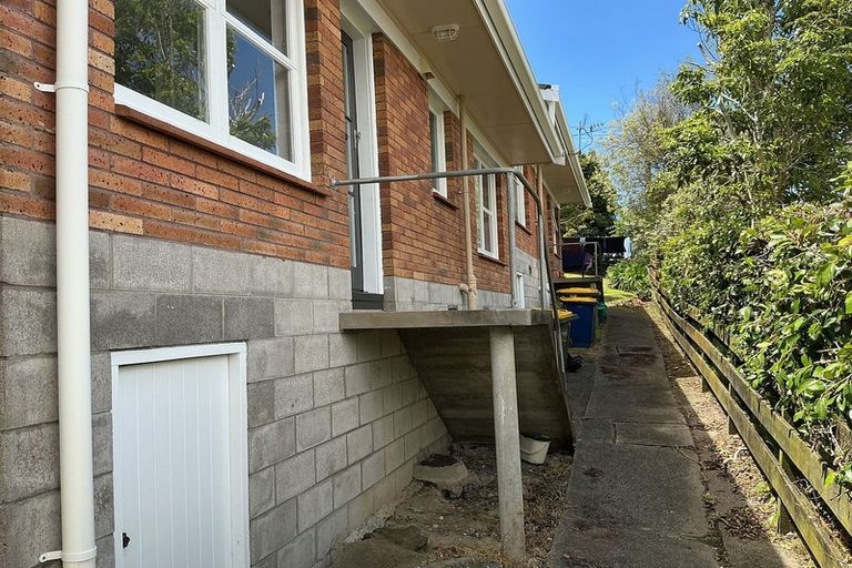 Photo of property in 2/30 Sunnynook Road, Sunnynook, Auckland, 0620