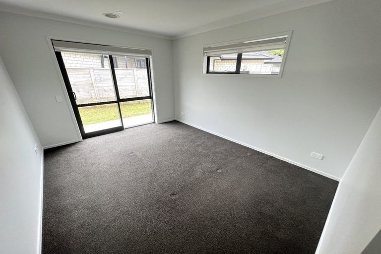 Photo of property in 4 Mooring Close, Whitby, Porirua, 5024