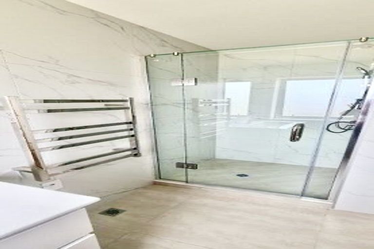 Photo of property in 39 Cascades Road, Pakuranga Heights, Auckland, 2010