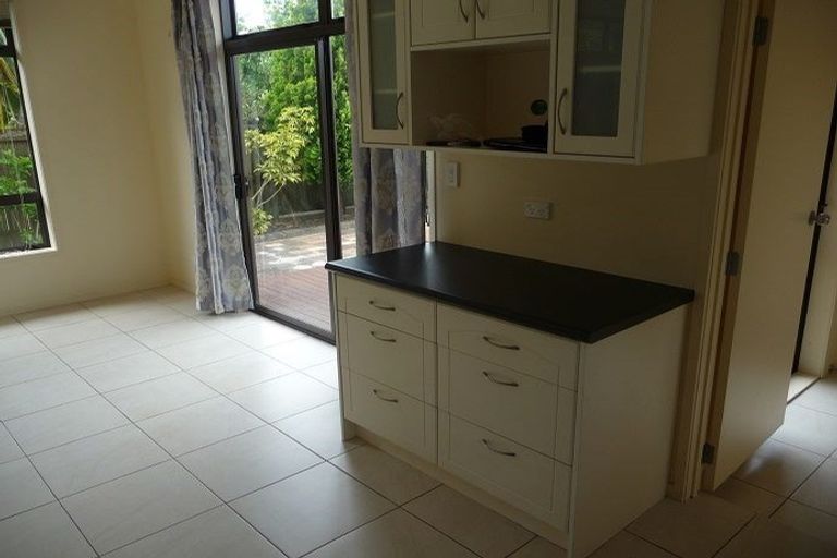 Photo of property in 2 Miraka Place, Birkenhead, Auckland, 0626
