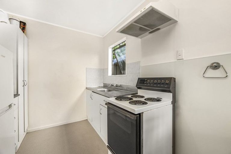 Photo of property in 1/12 De Bloge Place, Clendon Park, Auckland, 2103