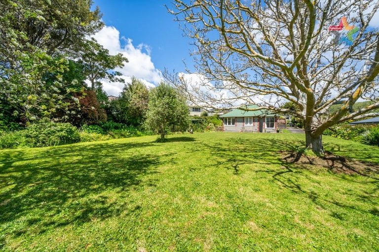 Photo of property in 12 Larsen Crescent, Tawa, Wellington, 5028