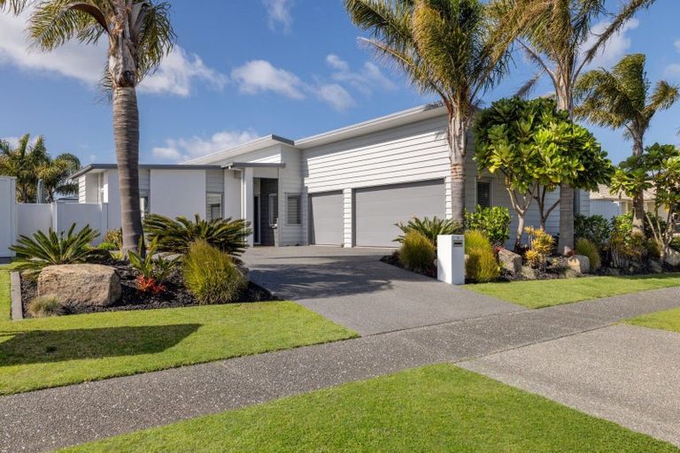 Photo of property in 42 Cassinia Close, Papamoa Beach, Papamoa, 3118