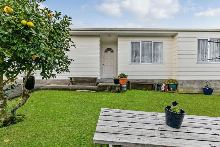Photo of property in 2 Solea Road, Sunnyvale, Auckland, 0612