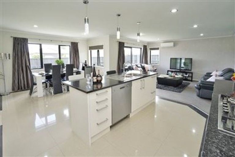 Photo of property in 14 Piwakawaka Court, Rototuna North, Hamilton, 3210