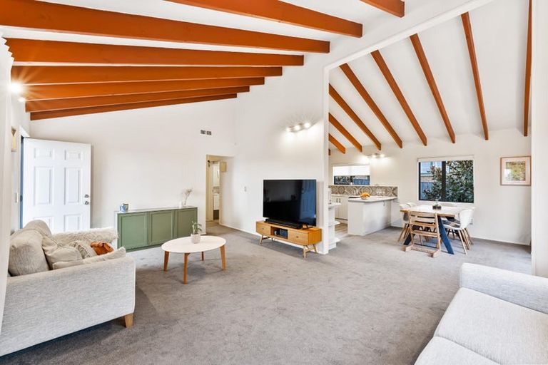 Photo of property in 25 Broadfield Street, Massey, Auckland, 0614