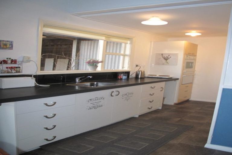 Photo of property in 15 Timaru Road, Waimate, 7924