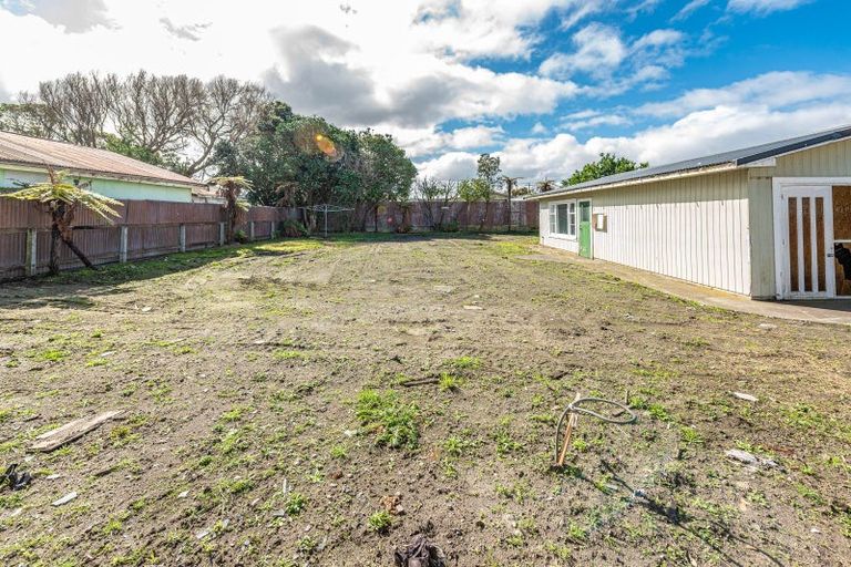 Photo of property in 19 Tongariro Street, Castlecliff, Whanganui, 4501
