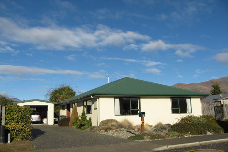 Photo of property in 2 Glengyle Way, Wanaka, 9305