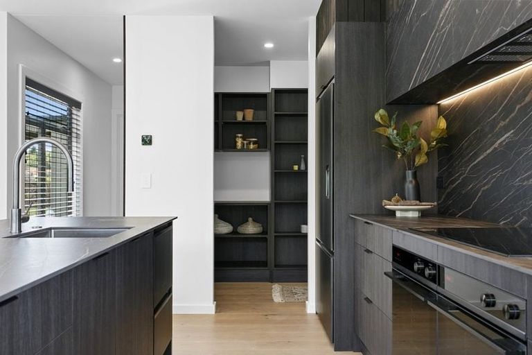 Photo of property in 14 Ridgeway Terrace, Taradale, Napier, 4112