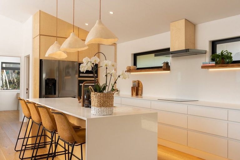 Photo of property in 21 Ngapuke Lane, Parua Bay, Onerahi, 0192