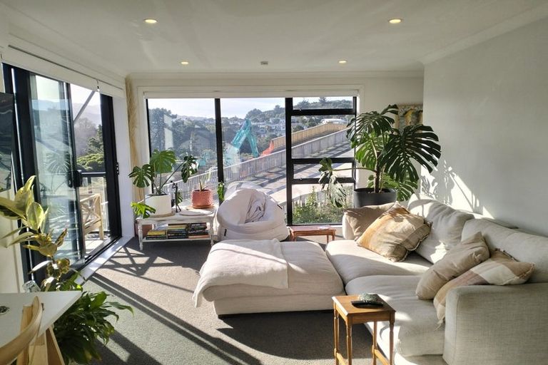 Photo of property in 2 Ara Paripari, Tawa, Wellington, 5028