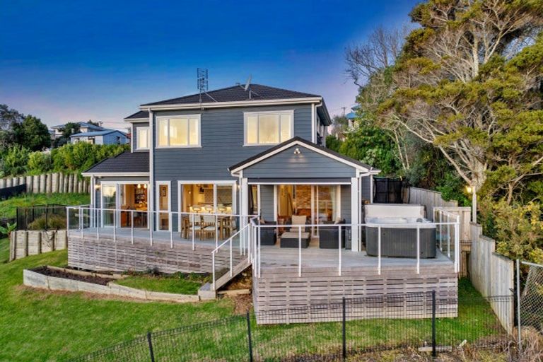 Photo of property in 8 Waititiro Rise, Stanmore Bay, Whangaparaoa, 0932