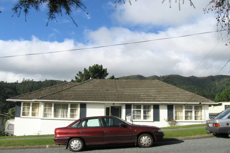 Photo of property in 20 Amundsen Grove, Stokes Valley, Lower Hutt, 5019
