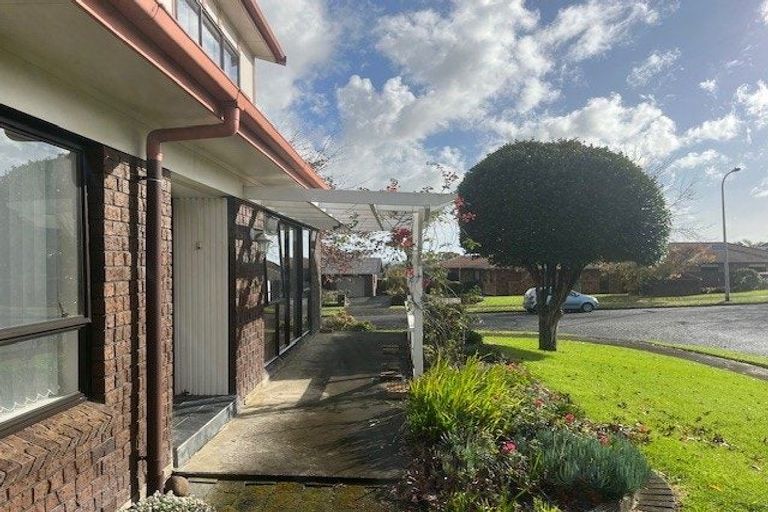 Photo of property in 1 Kincraig Place, Highland Park, Auckland, 2010