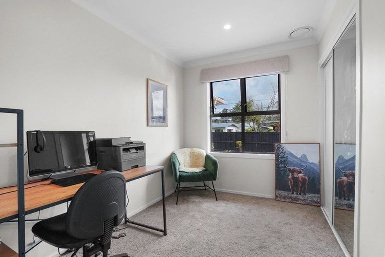 Photo of property in 16 Holloway Place, Forest Lake, Hamilton, 3200