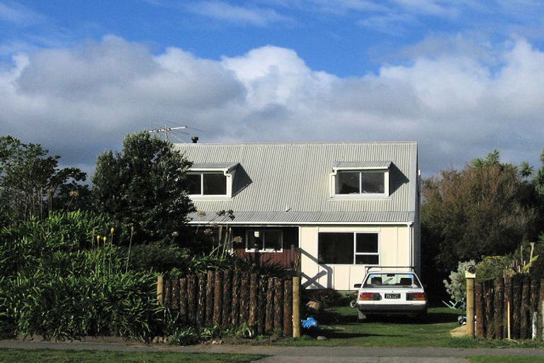 Photo of property in 176 Tutere Street, Waikanae Beach, Waikanae, 5036