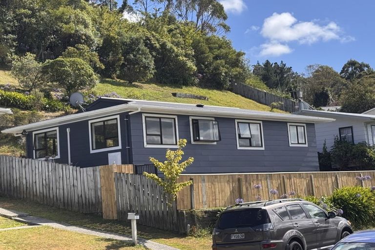 Photo of property in 7 Westra View, Tawa, Wellington, 5028