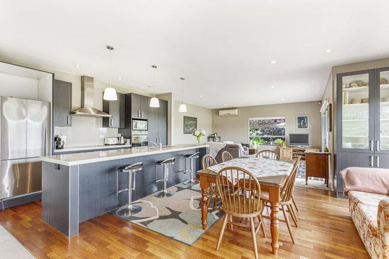 Photo of property in 1 Gavinike Place, Waimauku, 0812