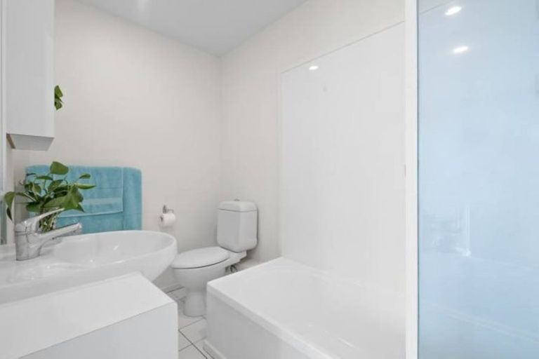 Photo of property in 18/30 John Jennings Drive, Oteha, Auckland, 0632