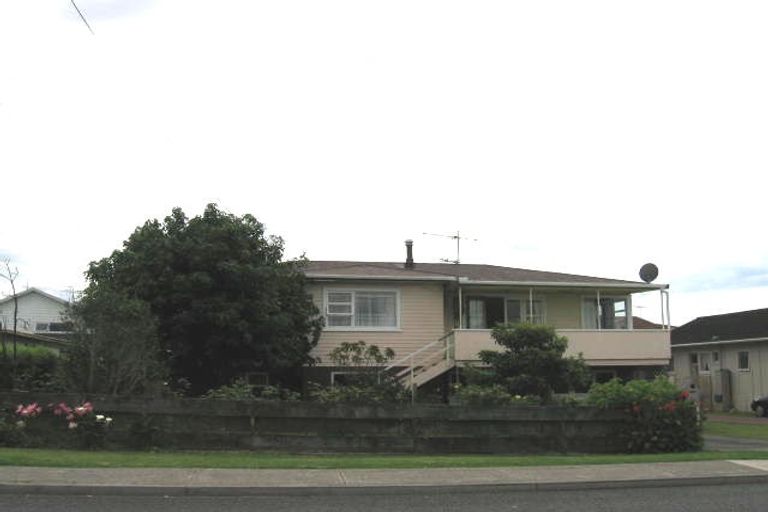 Photo of property in 2/26 Toroa Street, Torbay, Auckland, 0630