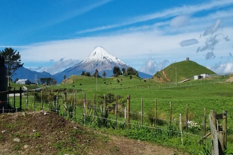 Photo of property in 282 Warea Road, Warea, New Plymouth, 4381