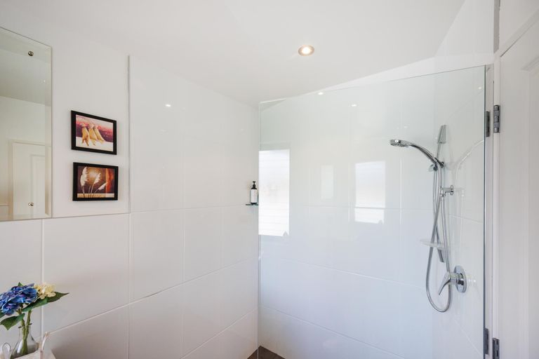 Photo of property in 27 Ruapehu Drive, Fitzherbert, Palmerston North, 4410