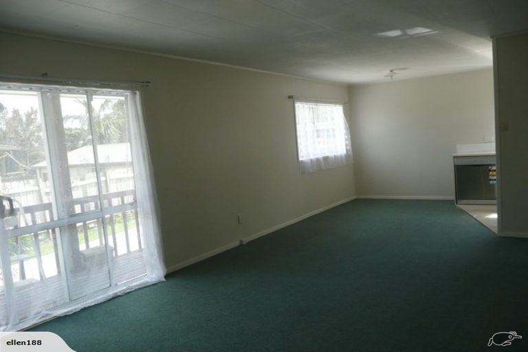 Photo of property in 9 Silverstone Place, Henderson, Auckland, 0612