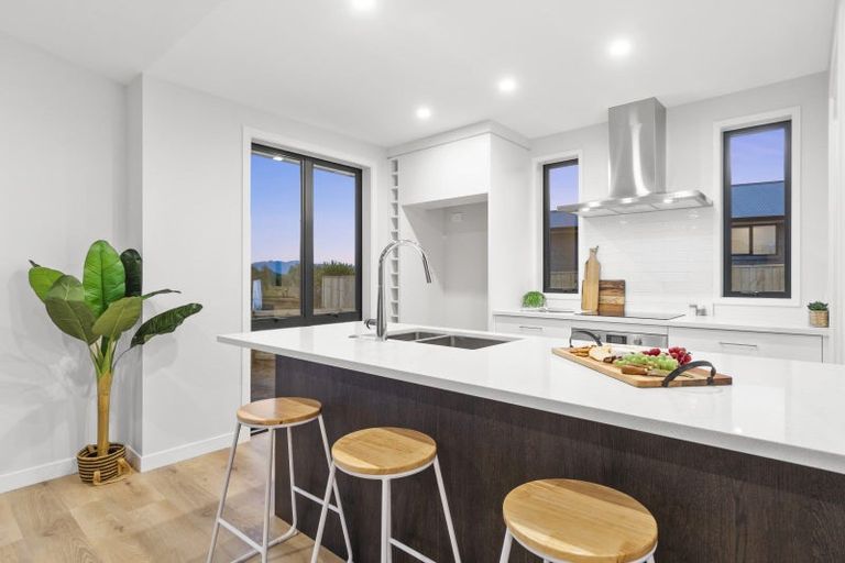 Photo of property in 17 Anglers Way, Omokoroa, 3114