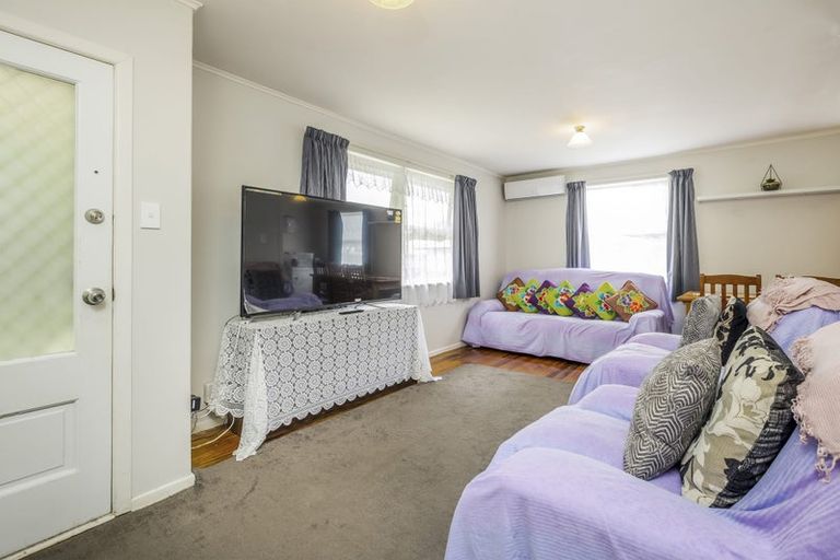 Photo of property in 17 Brentford Place, Manurewa, Auckland, 2102