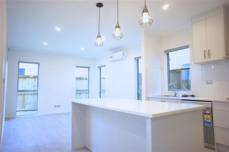 Photo of property in 3 Silvereye Road, Hobsonville, Auckland, 0616