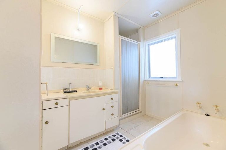 Photo of property in 57 Forrest Hill Road, Milford, Auckland, 0620