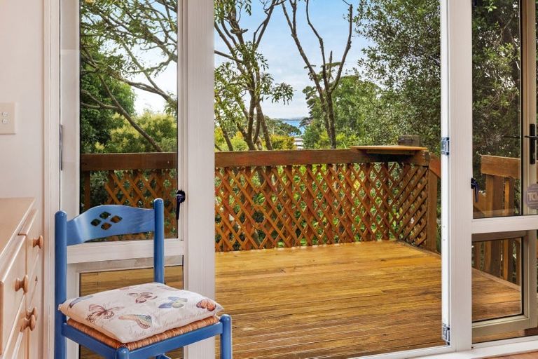 Photo of property in 18 Gibson Place, Mellons Bay, Auckland, 2014