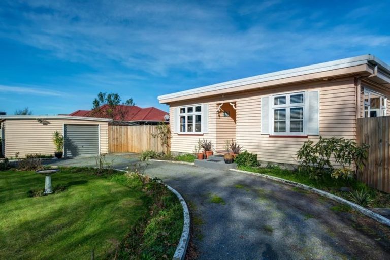Photo of property in 42 Athol Terrace, Upper Riccarton, Christchurch, 8041