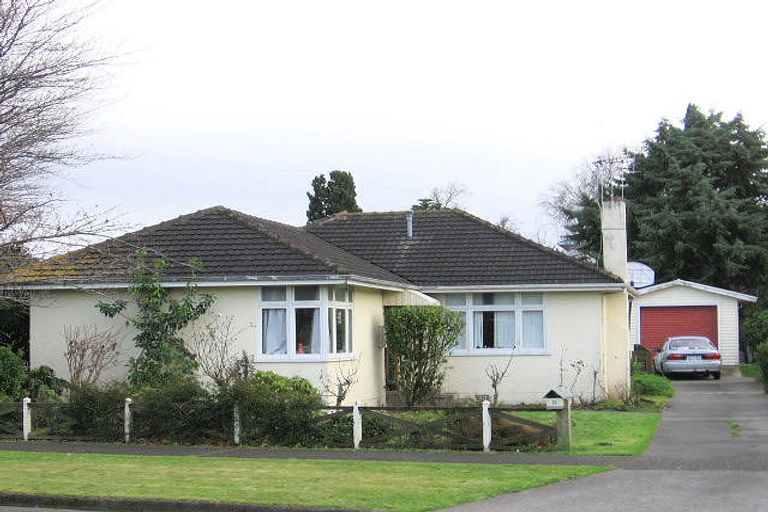 Photo of property in 11 East Street, Terrace End, Palmerston North, 4410