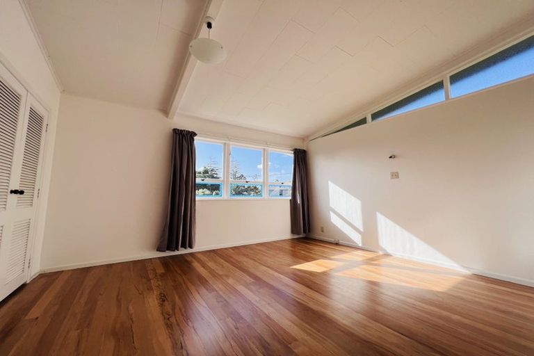 Photo of property in 122 Vodanovich Road, Te Atatu South, Auckland, 0610