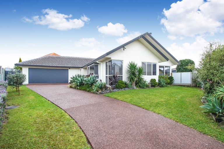 Photo of property in 14 Bridgehead Cove, West Harbour, Auckland, 0618