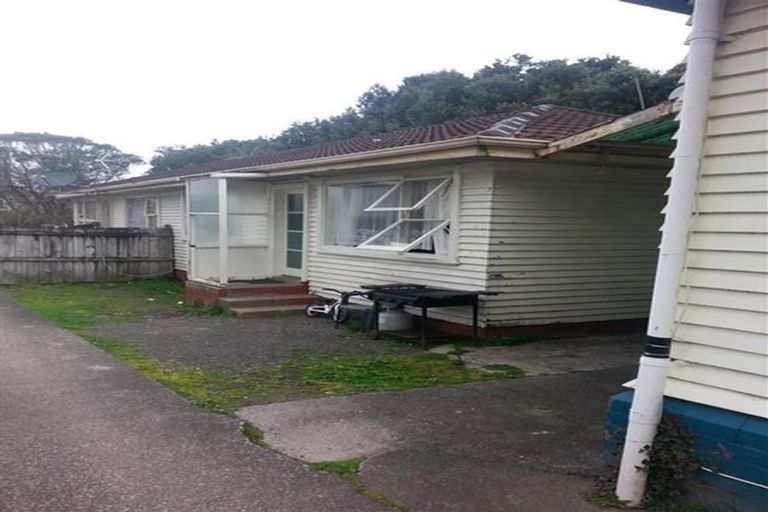 Photo of property in 2/16 Kaponga Crescent, New Lynn, Auckland, 0600