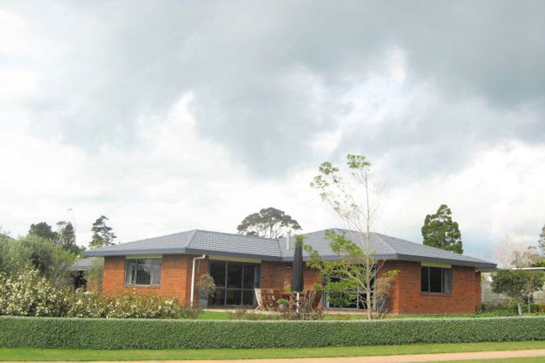 Photo of property in 29 Shelter Grove, Frankleigh Park, New Plymouth, 4310