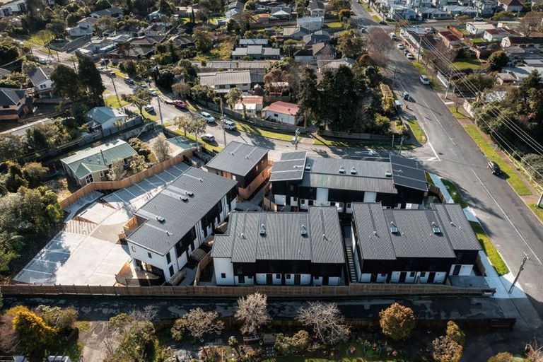 Photo of property in 2/3 Raukawa Street, Stokes Valley, Lower Hutt, 5019