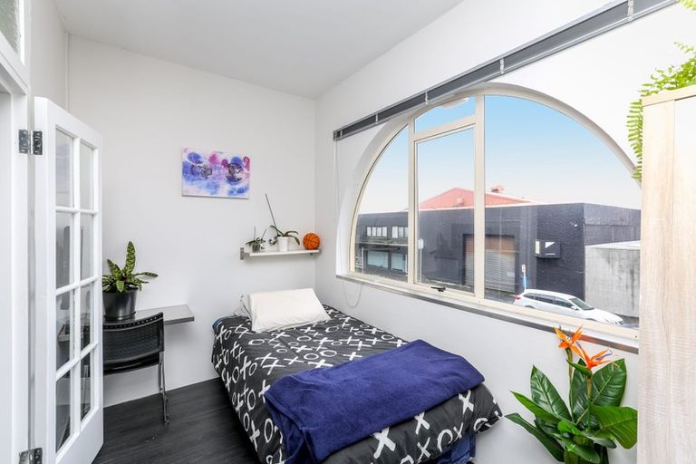 Photo of property in 127 Saint Aubyn Street, New Plymouth, 4310