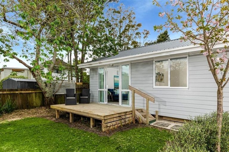 Photo of property in 685a Swanson Road, Swanson, Auckland, 0612