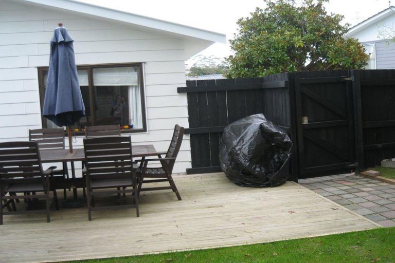 Photo of property in 49 Triangle Road, Massey, Auckland, 0614