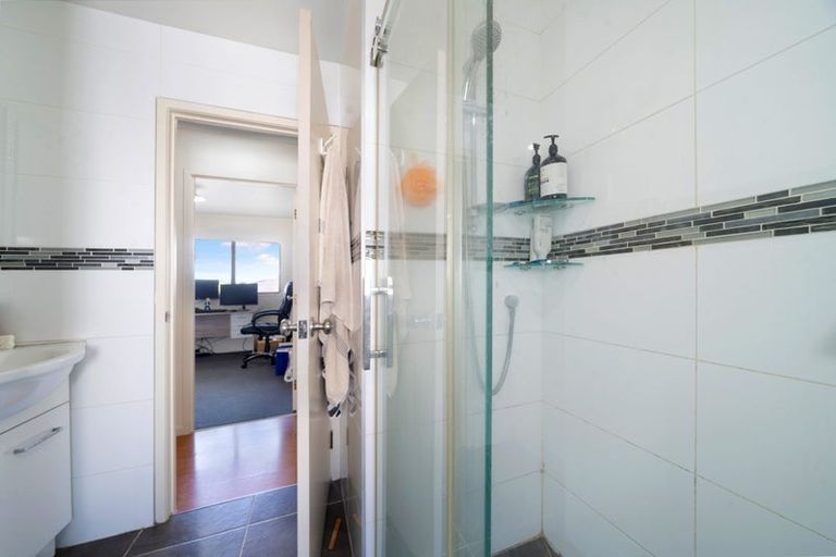 Photo of property in 42a Farwood Drive, Henderson, Auckland, 0612