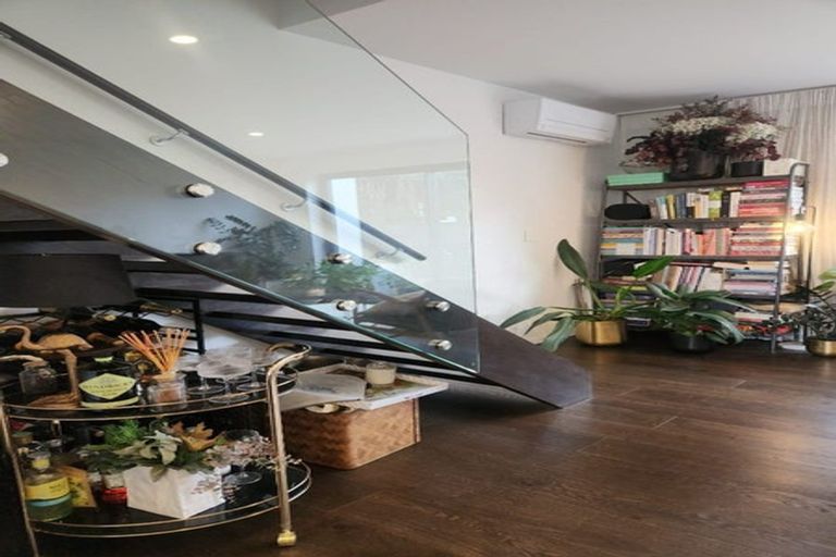 Photo of property in 5/82 East Coast Road, Milford, Auckland, 0620