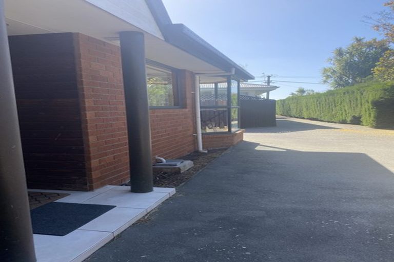 Photo of property in 2/65 Middlepark Road, Sockburn, Christchurch, 8042